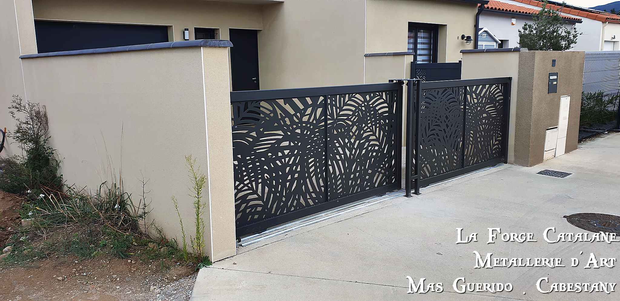 doubles portail coulissant remplissage vegetal en decoupe laser forge catalane.jpg